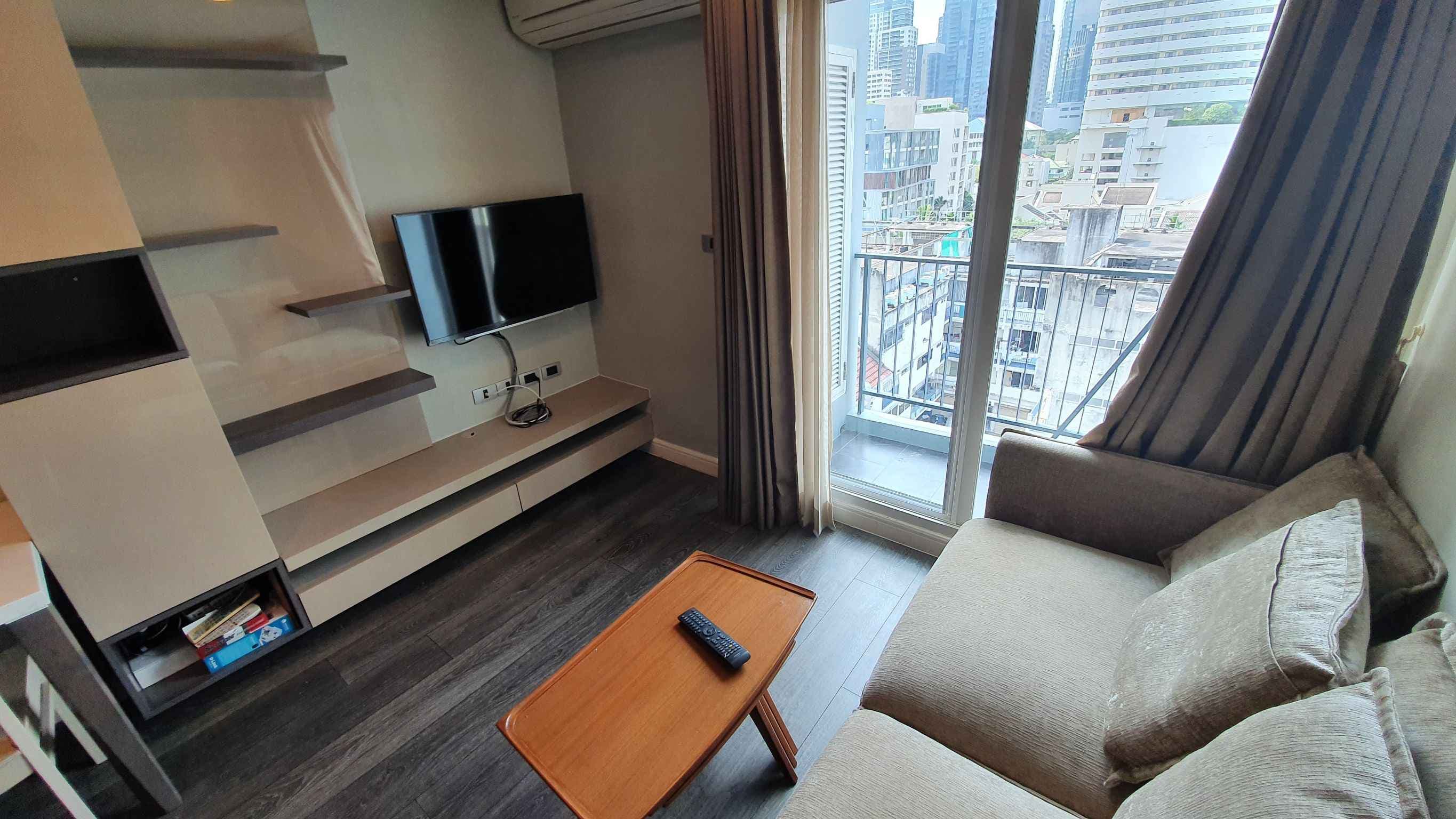 14350 – 110_living_room.jpg