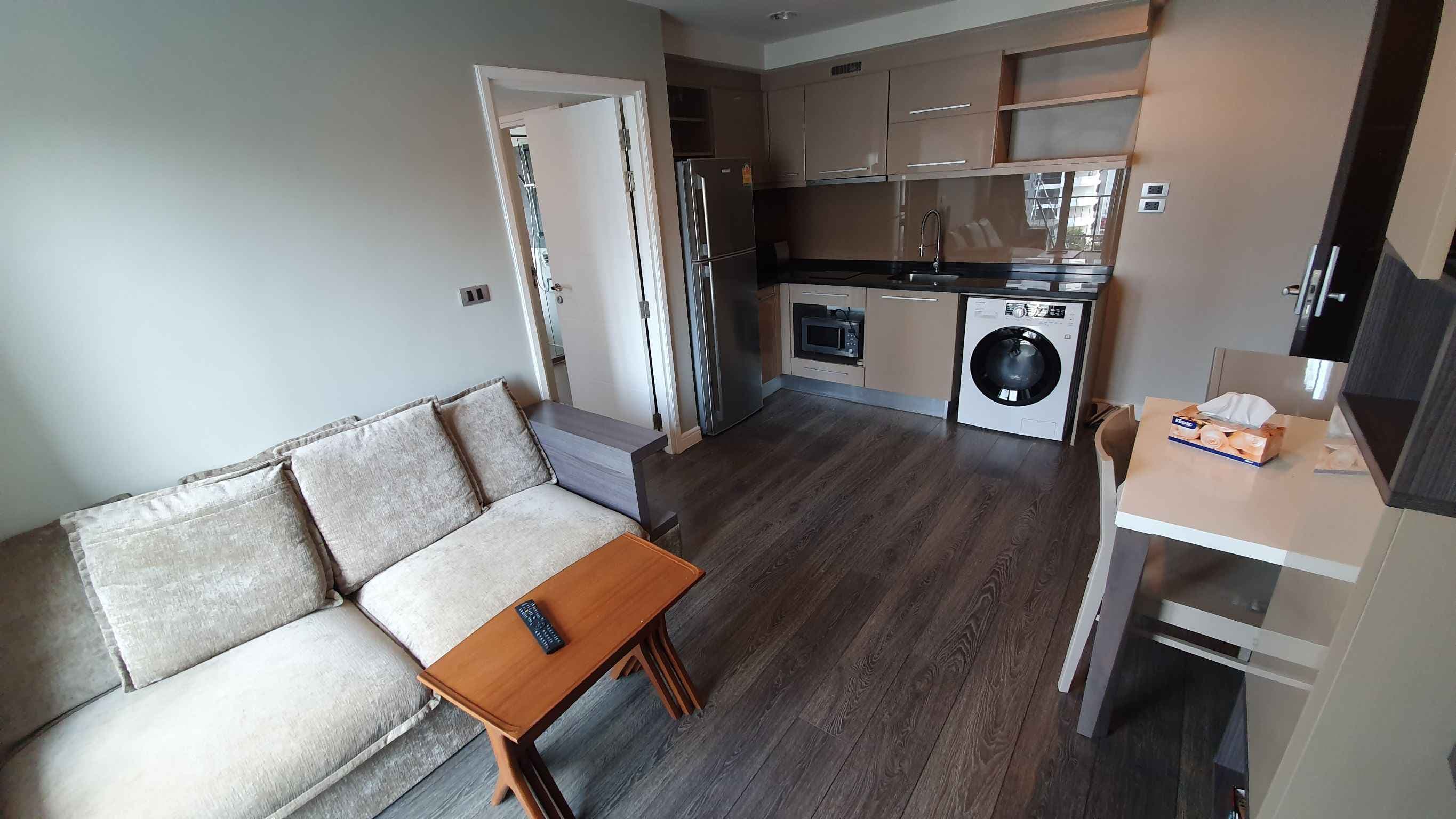 14350 – 111_living_room.jpg