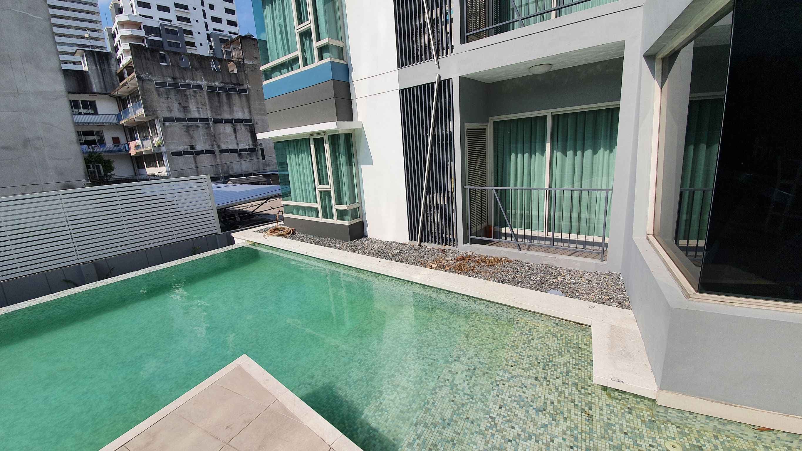 14350 – 604_terrace.jpg